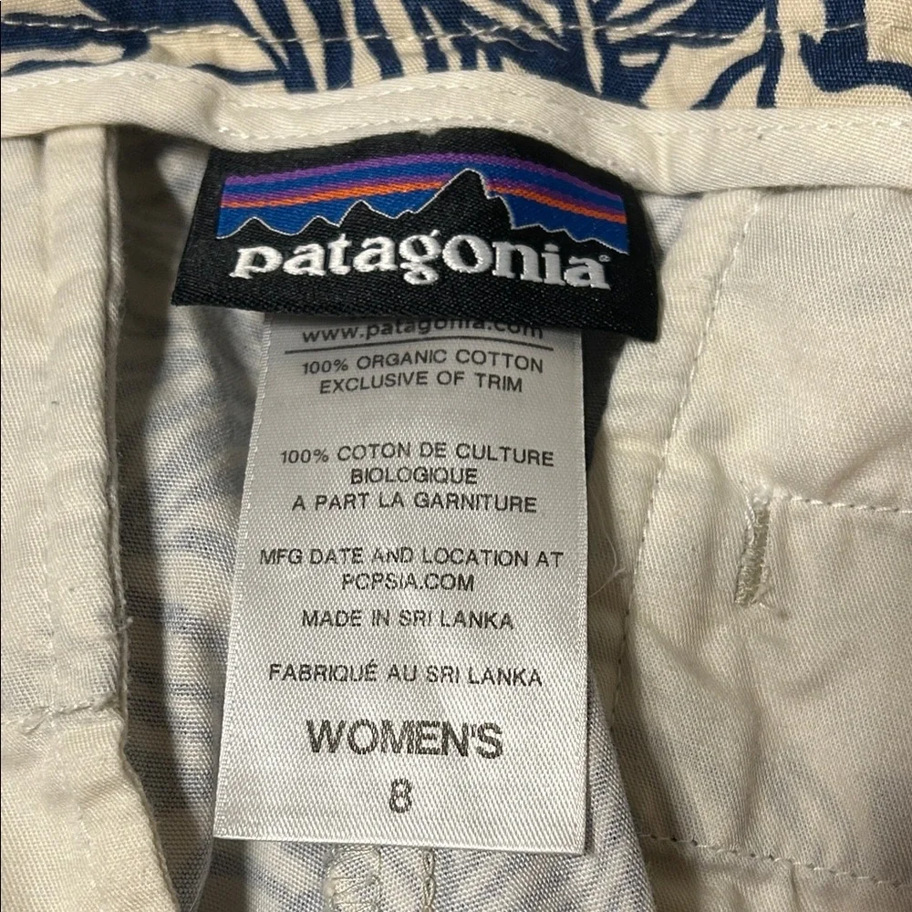🚀Patagonia  Blue & white Leaf Print Shorts size 8 GUC
